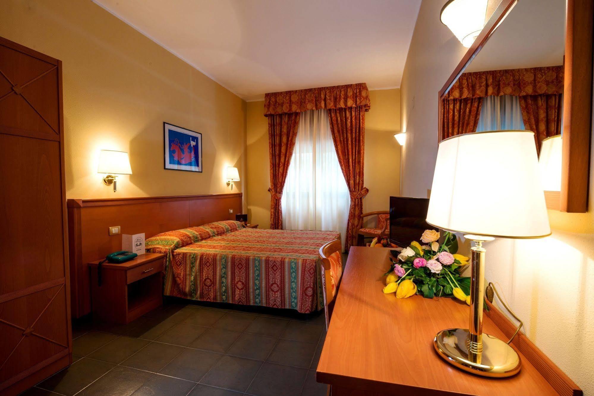 Th Cinisi - Florio Park Hotel Exterior photo